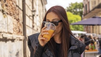 Bebiendo con Shay Mitchell - S1E01