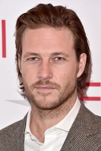 Luke Bracey — photo 4
