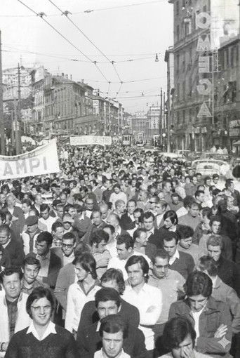 Pagherete caro, pagherete tutto (1976)