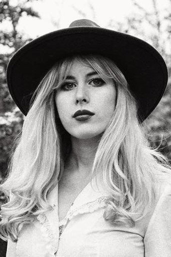 Holly Macve