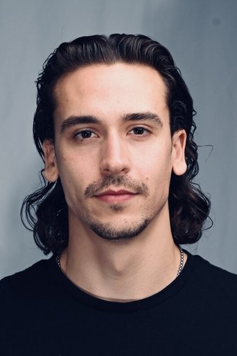 Manny Tsakanika headshot