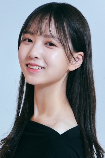 Jang Yun-jin hace el papel de 강미나 Jang Yun-jin