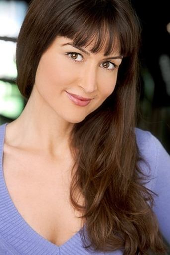 Shannon Hand headshot