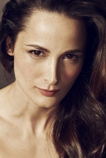 Göksun Çam headshot