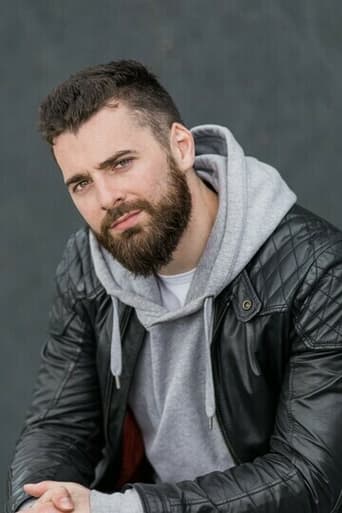 Daniel Cahill headshot