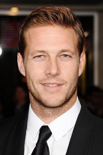 Luke Bracey — photo 3