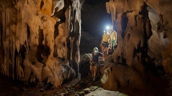 Cena de Incursão em caverna