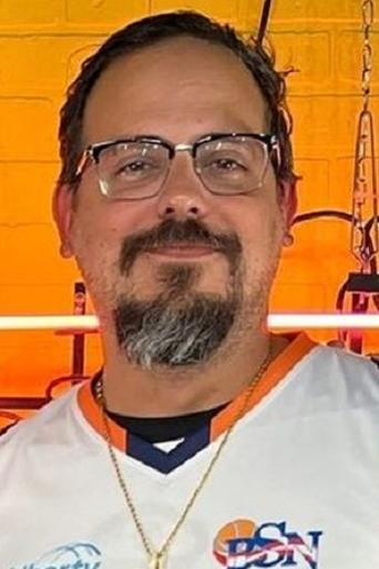 Chente Ydrach headshot