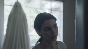 Історія примари (2017)
