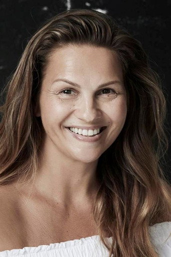 Janina Fry — Bella cast