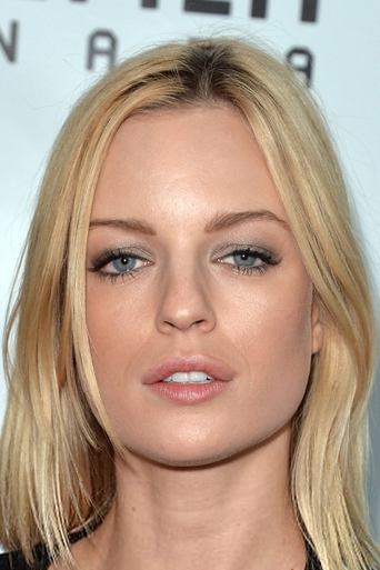 Megan Mane headshot