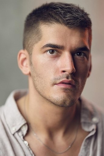 Ellis Eyres headshot
