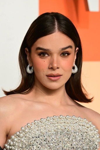 Hailee Steinfeld headshot