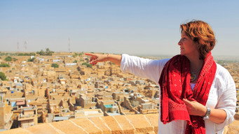 Caroline Quentin: A Passage Through India (2011)
