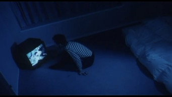 Підслуховувачка у формі (1990)