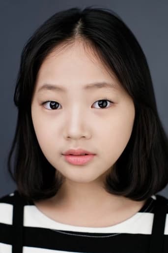 Kim Min-seo headshot