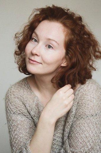 Ronia Ava headshot