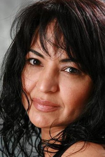 Leila D'Issernio headshot