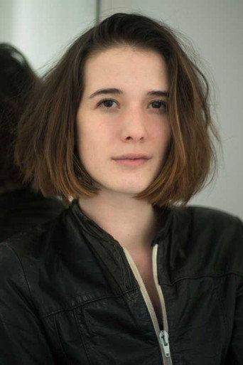 Léa Frédevalの人物画像 2