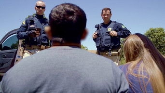 Cena de Viajante Suspeito