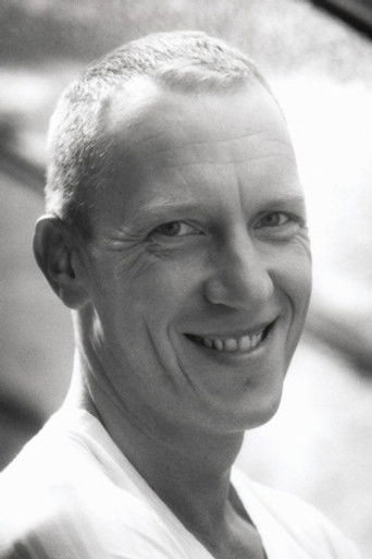 Sven Nichulski headshot