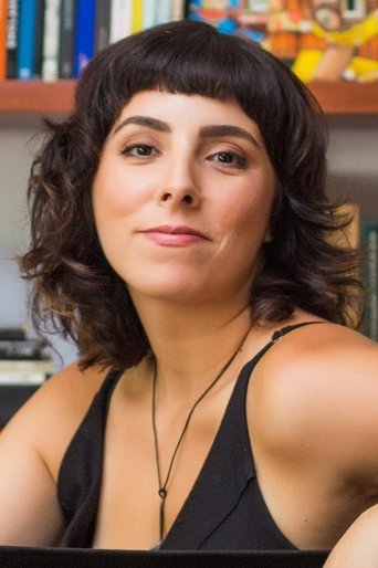 Julia Rezende headshot
