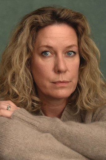 Anna Crilly headshot