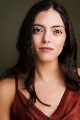 Isa Garcia headshot