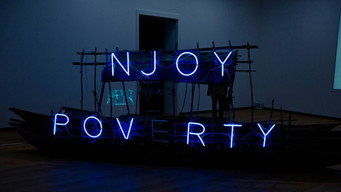 Escena 1 de Enjoy Poverty