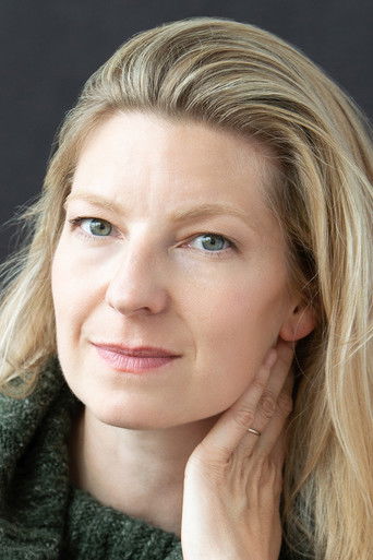 Maev Beaty — photo 3