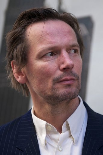 Dominik Castell headshot