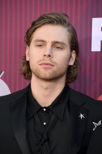 Image of Luke Hemmings