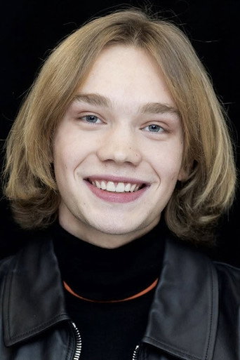 Charlie Plummer photo 5