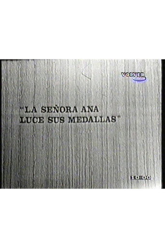 La señora Ana luce sus medallas