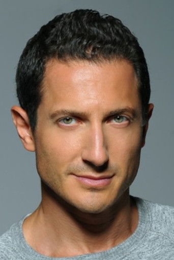 Foto de Sasha Roiz