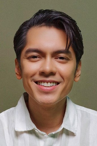 Image of Carlo Aquino