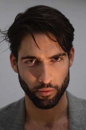 Victor Iván headshot