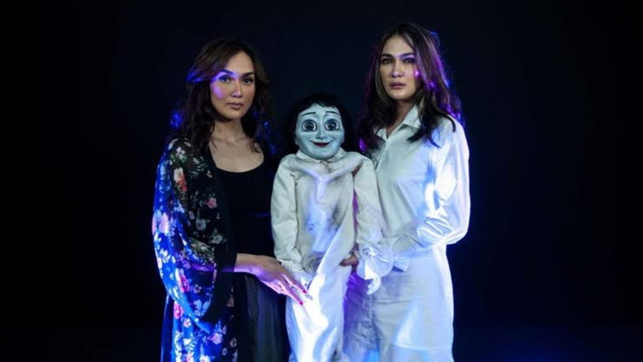 The Doll Collection background