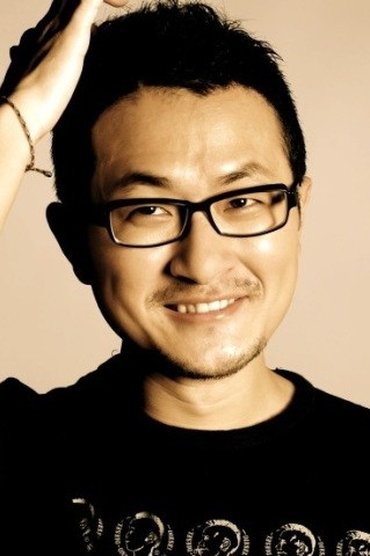 Professional headshot of Giddens Ko