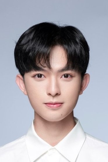 Professional headshot of Leo Cheng