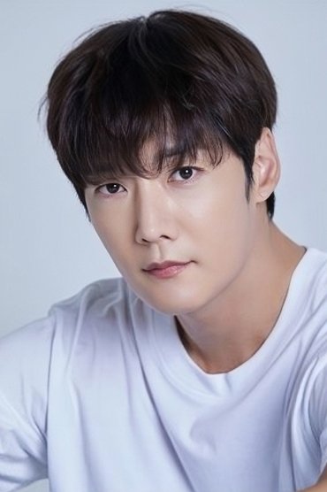 Professional headshot of Choi Jin-hyuk