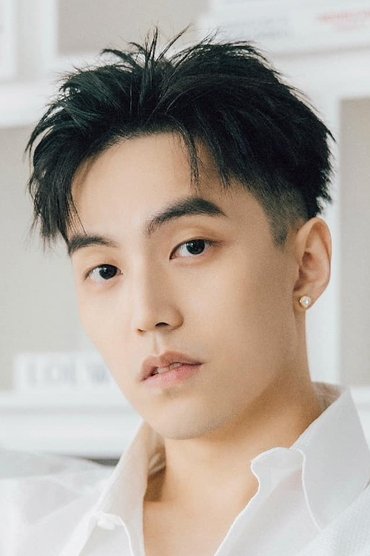 Professional headshot of Muji Hsu