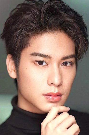 Professional headshot of Vachiravit Paisarnkulwong