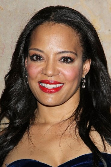 Luna Lauren Velez