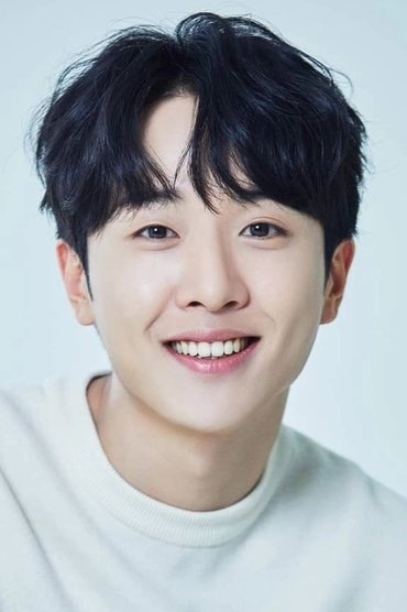 윤우