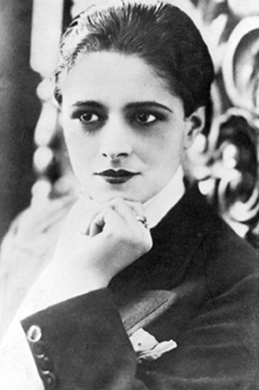 Mercedes Simone