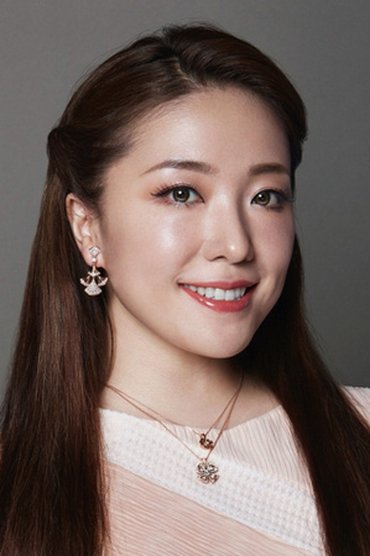 Ayaka Hirahara