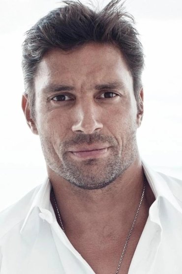 Manu Bennett