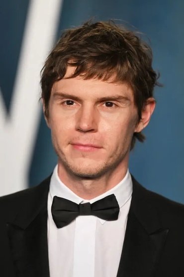 Evan Peters