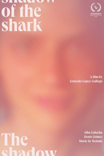 La sombra del tiburón Poster